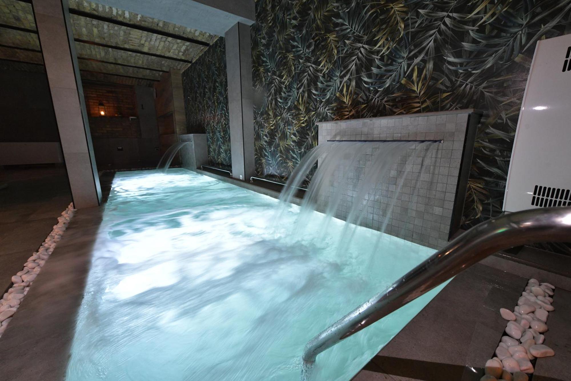 Royal Wellness And Spa Рума Экстерьер фото